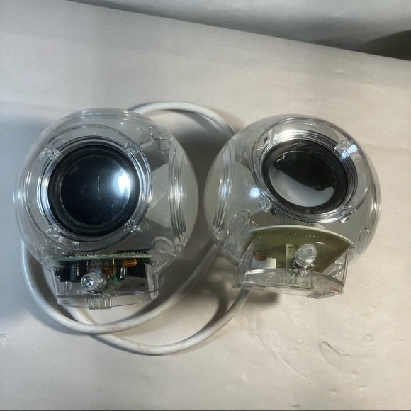 Speakers Lite Waves Color Changing. See Video Clip - Picture 6 of 13